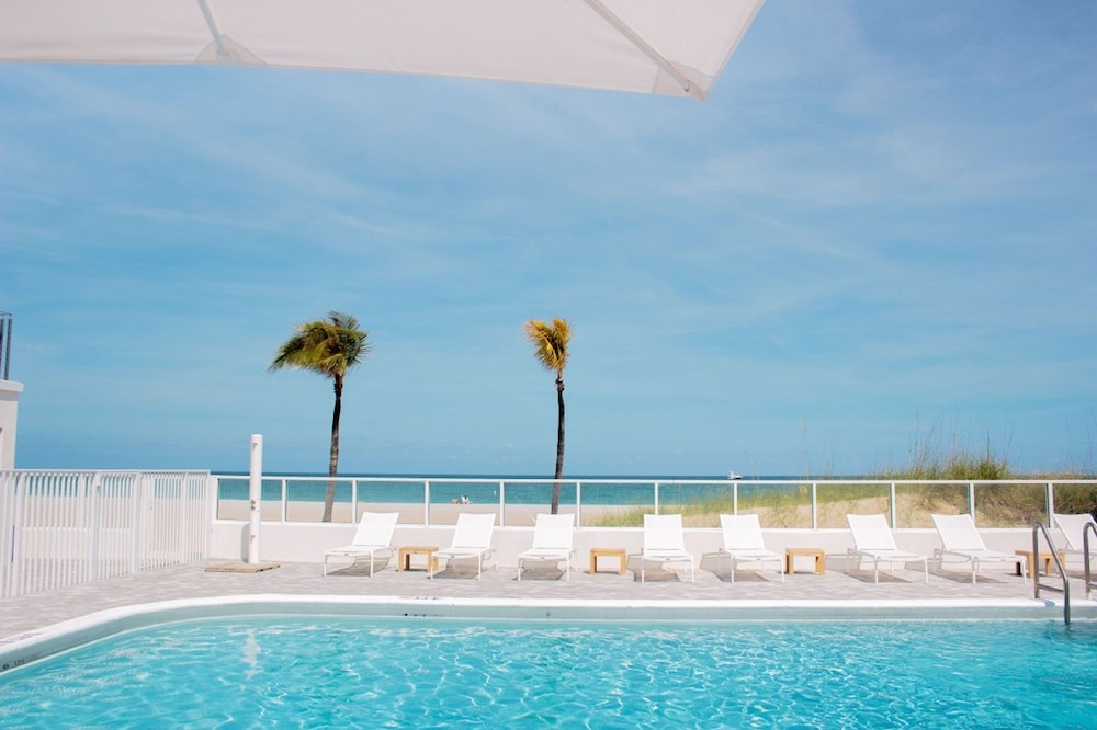 Tides Inn Hotel 32/39