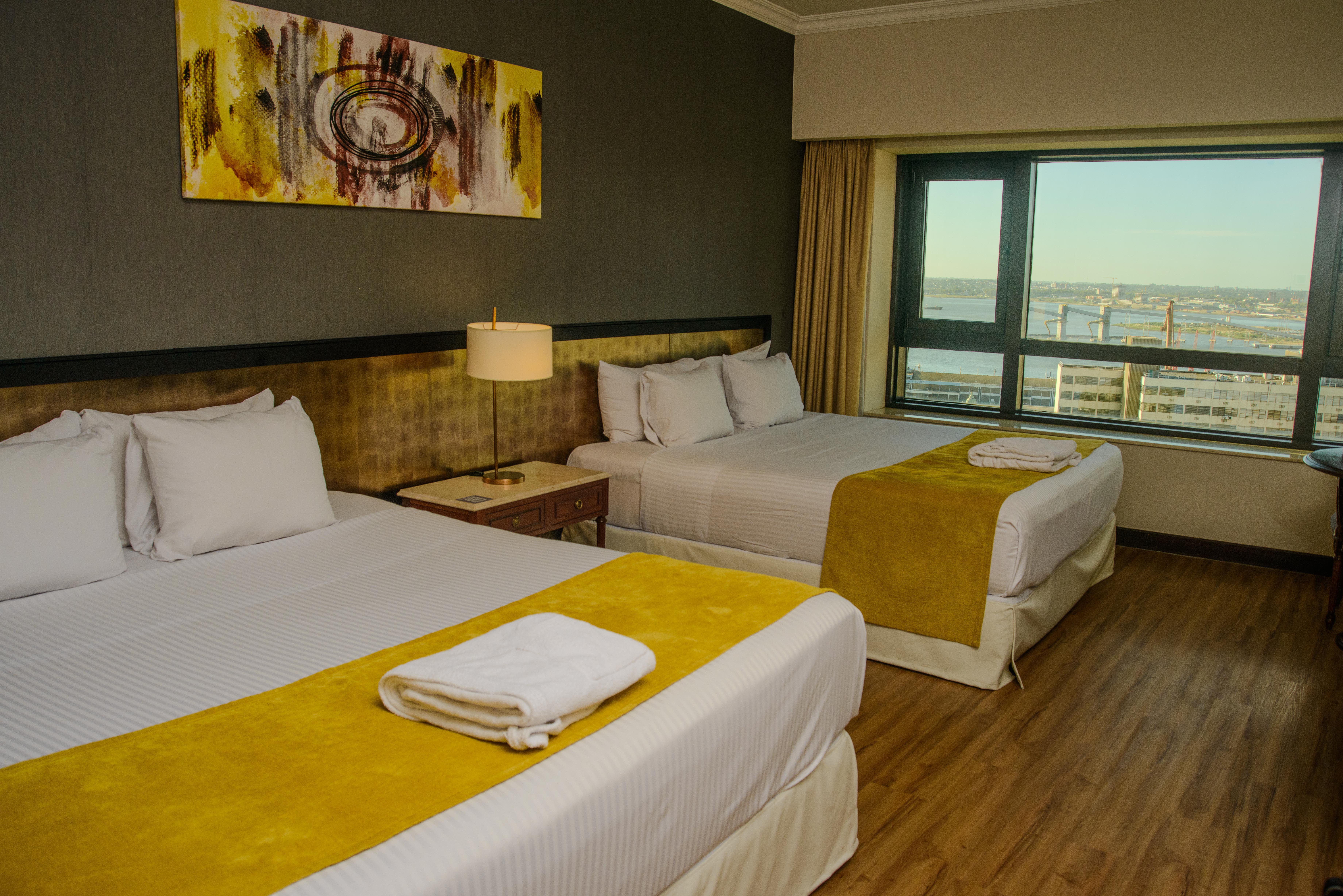 ROOM, 2 KING BEDS