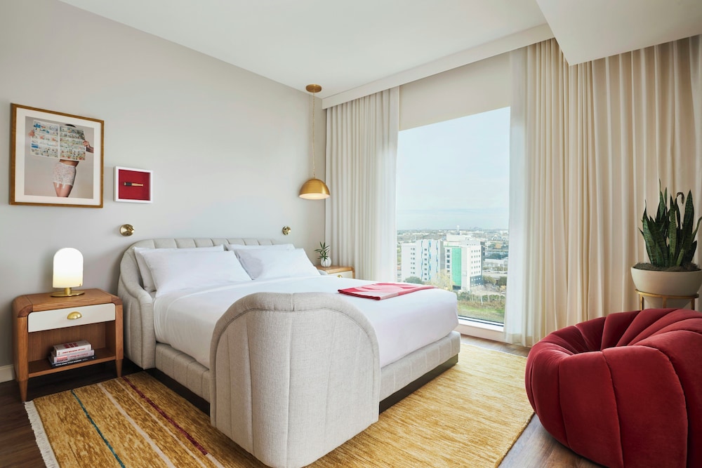 GRAND, SUITE, KING BED, BALCONY