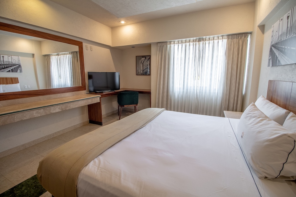 Real Del Sol Hotel 10/50