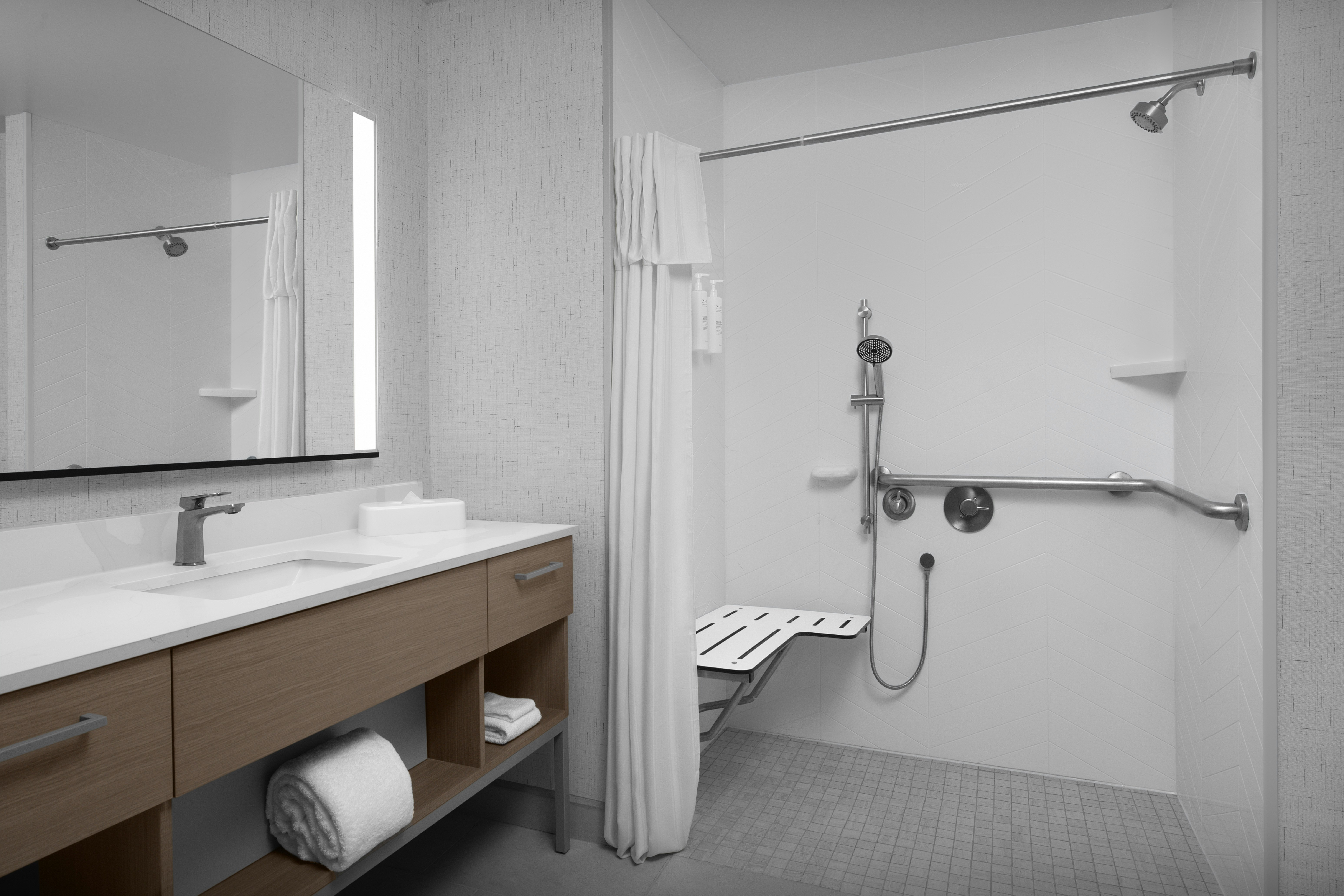 Suite, 2 Queen Beds, Accessible