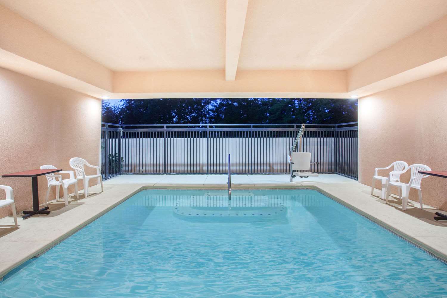 Ramada By Wyndham Fresno Northwest 19/28