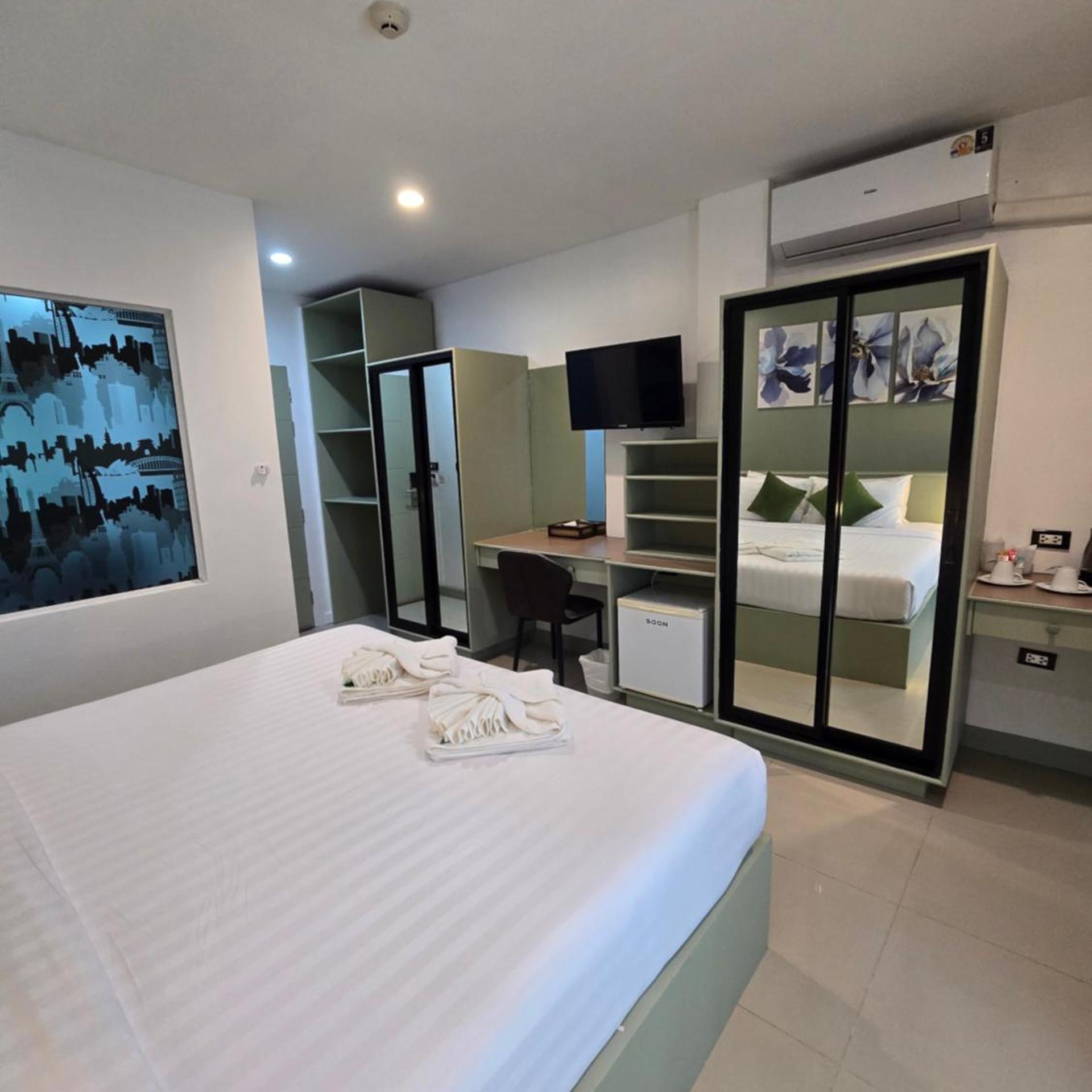 Superior, King Bed, MODERN LIVING HOTEL 9/10