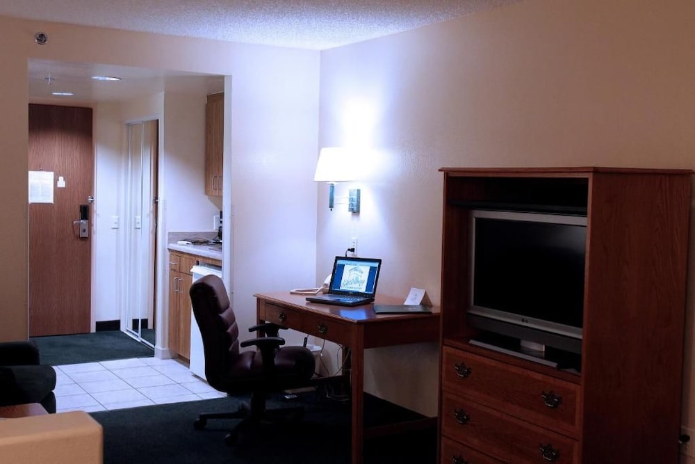 Gateway Studio Suites 47/54