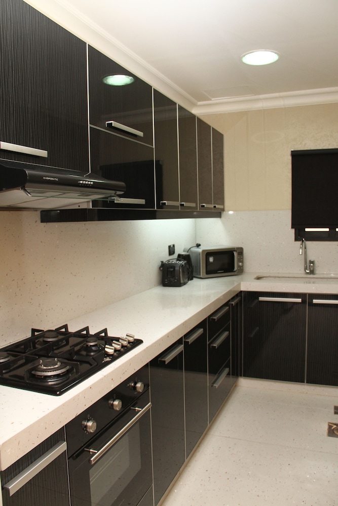 Lahoya Verdun, Beirut 42/50