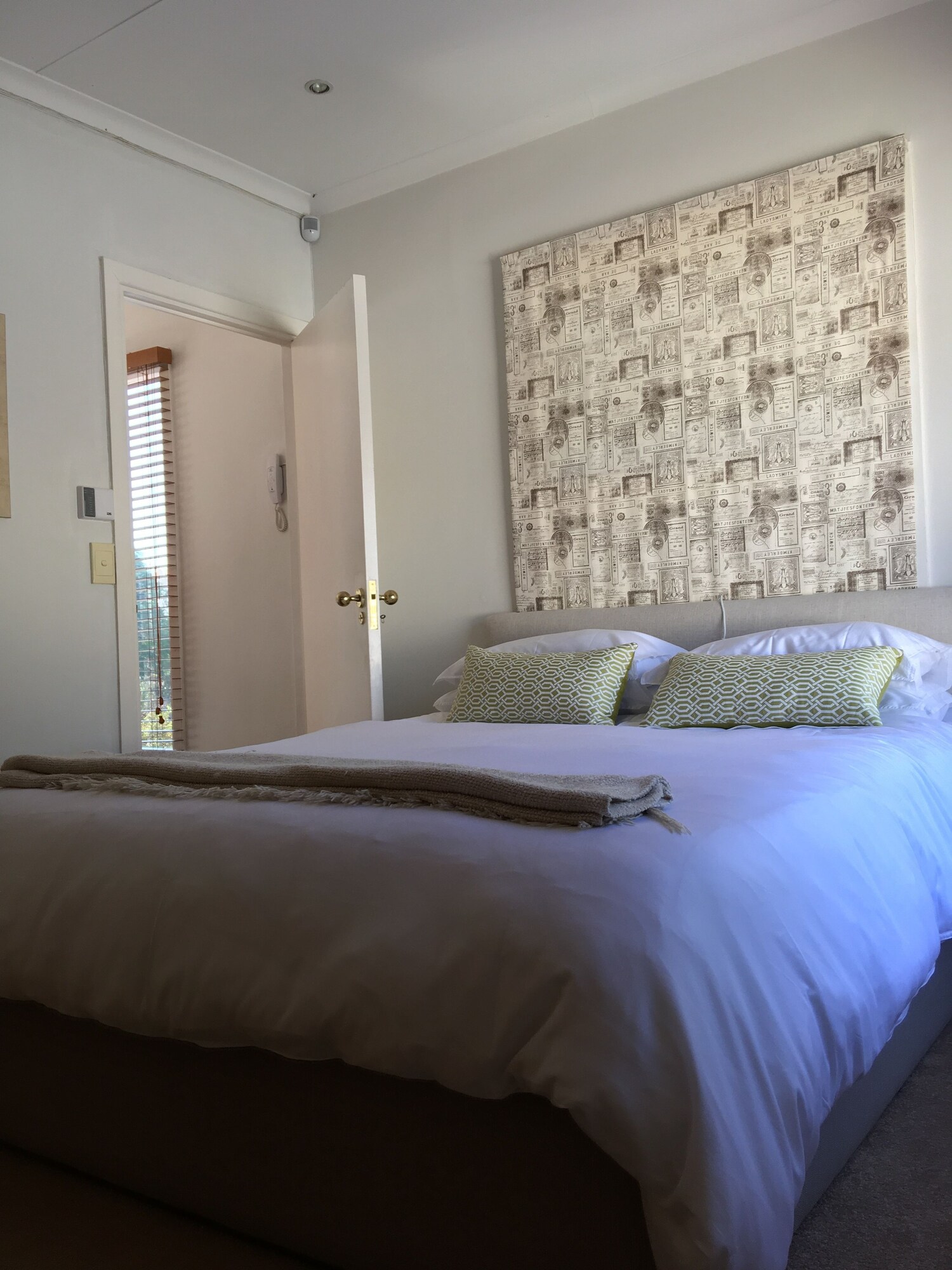1 BEDROOM, APARTMENT