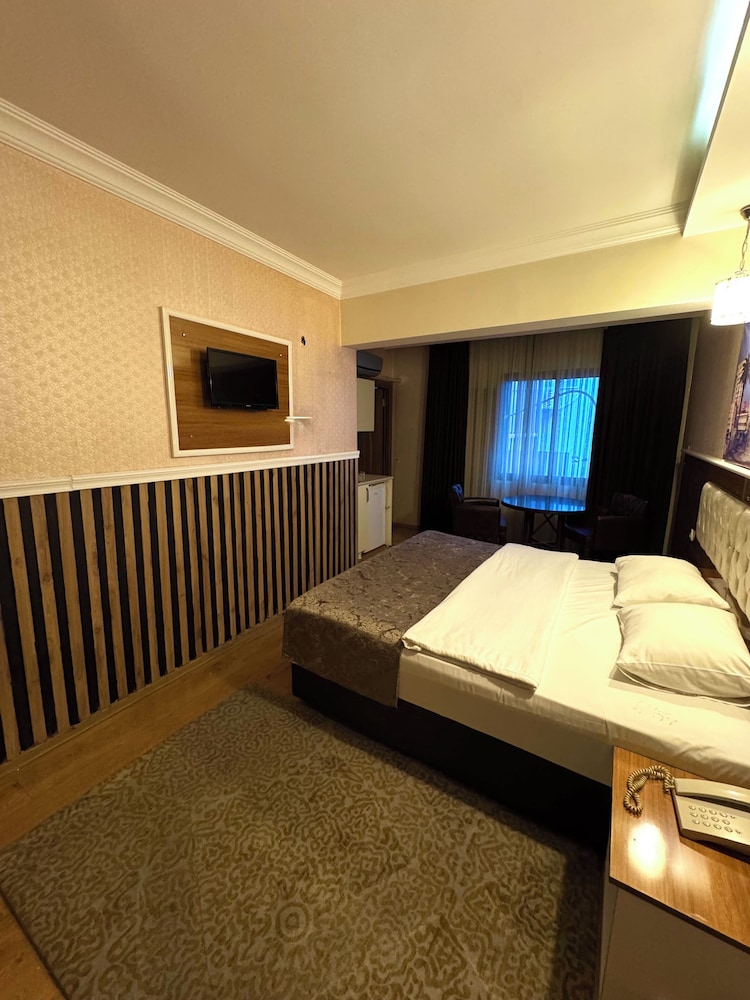 LUCID HOTEL 13/32