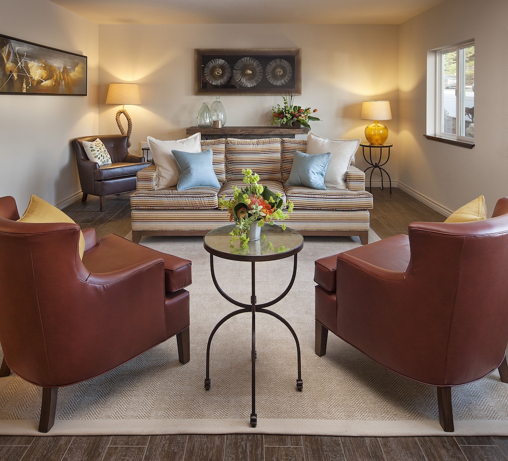 Cambria Landing Inn & Suites 29/35