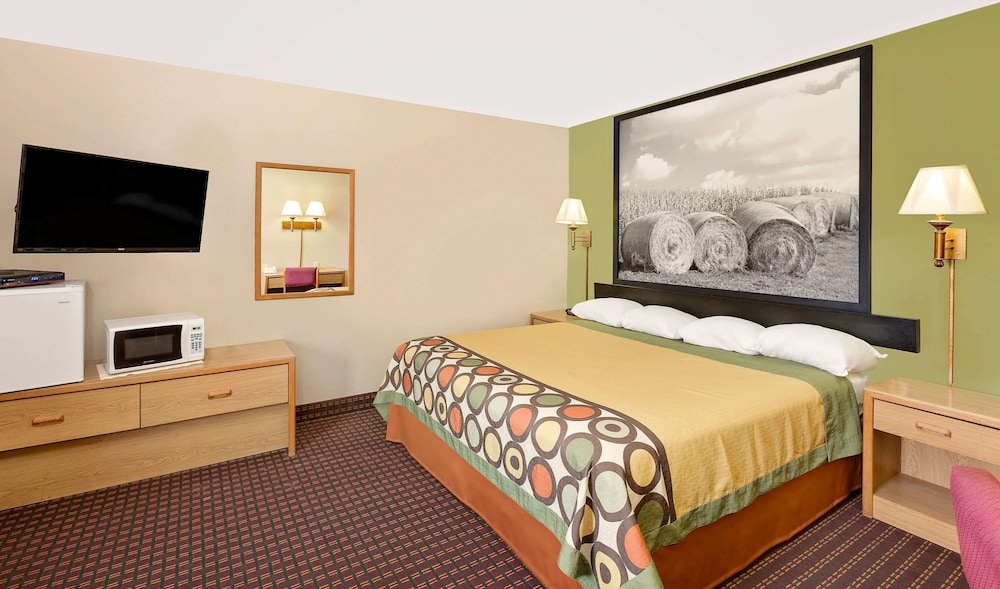 Super 8 by Wyndham Valentine NE 16/63