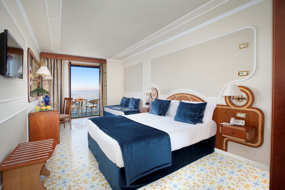 Alimuri Bay Resort 24/61