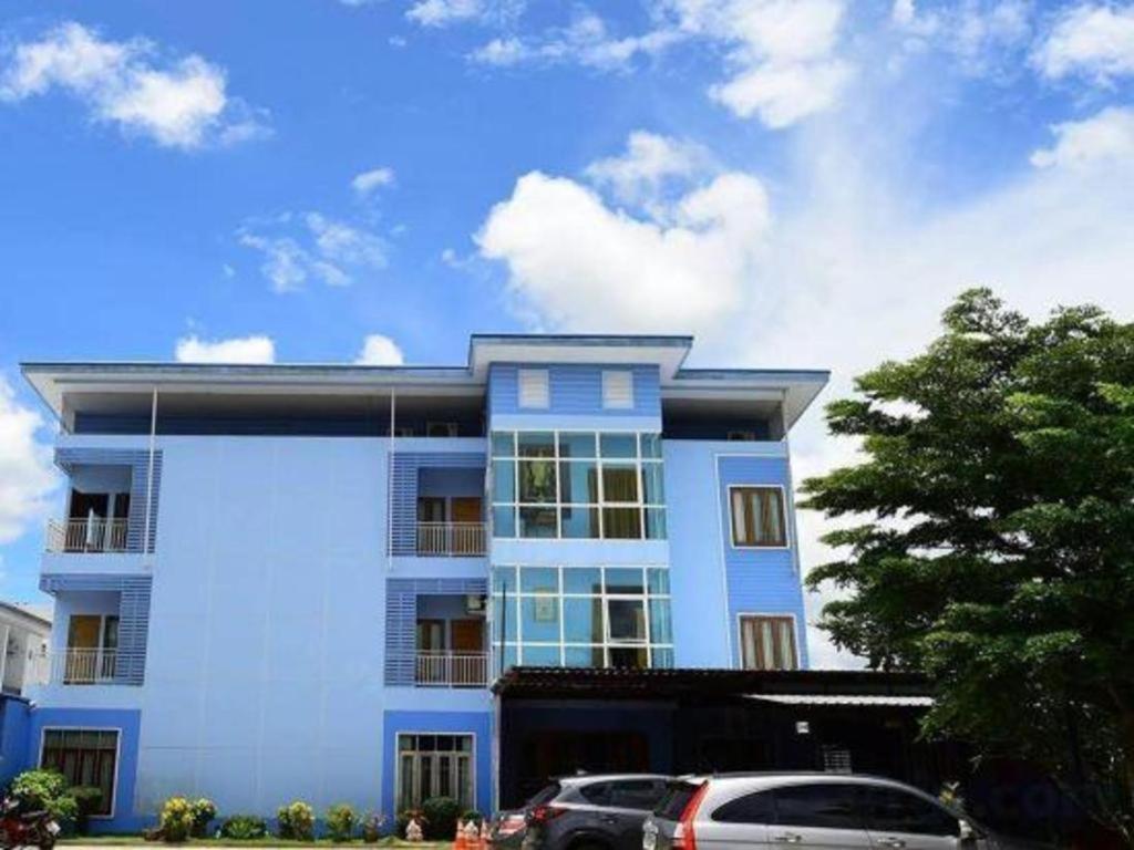 Bluehouse Boutique 4/54