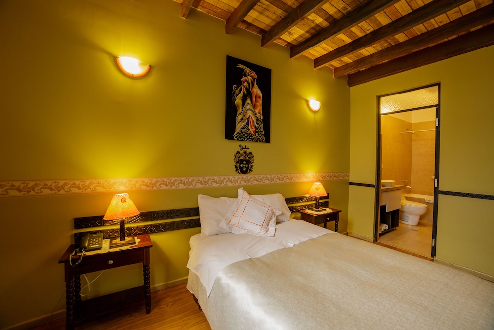 ROOM, DOUBLE BED