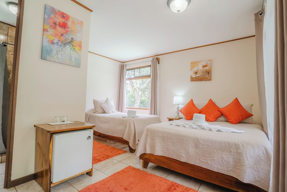 غرفة قياسية ثلاثية بسرير مزدوج وسرير فردي، Dreams Lodge Monteverde 2/10