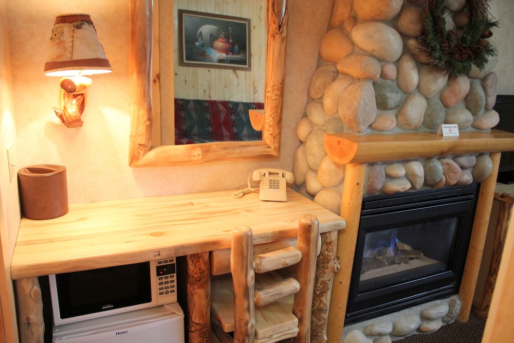 Spirit Lake Lodge and Snowmobile Rentals 43/63