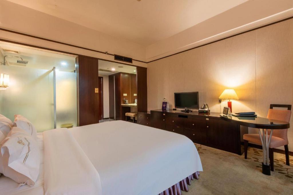 Foshan Emperor Hotel 24/69