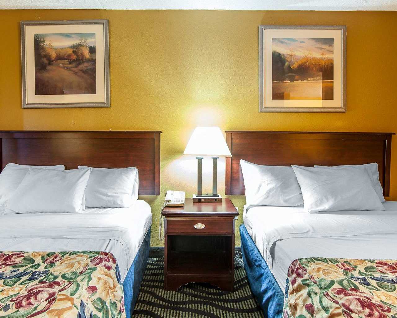 Days Inn by Wyndham Calhoun GA I-75 and US-41 19/28