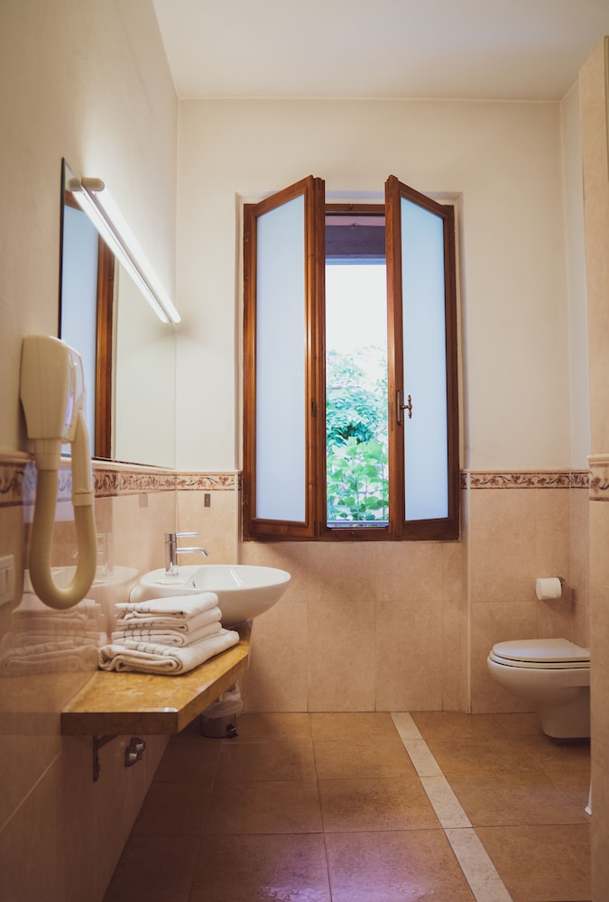 ALBERGO BIANCHI STAZIONE 49/50