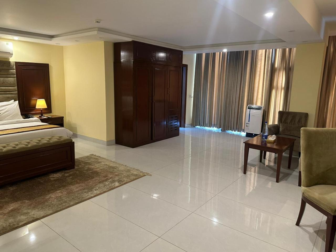 City Oasis Hotel 10/62