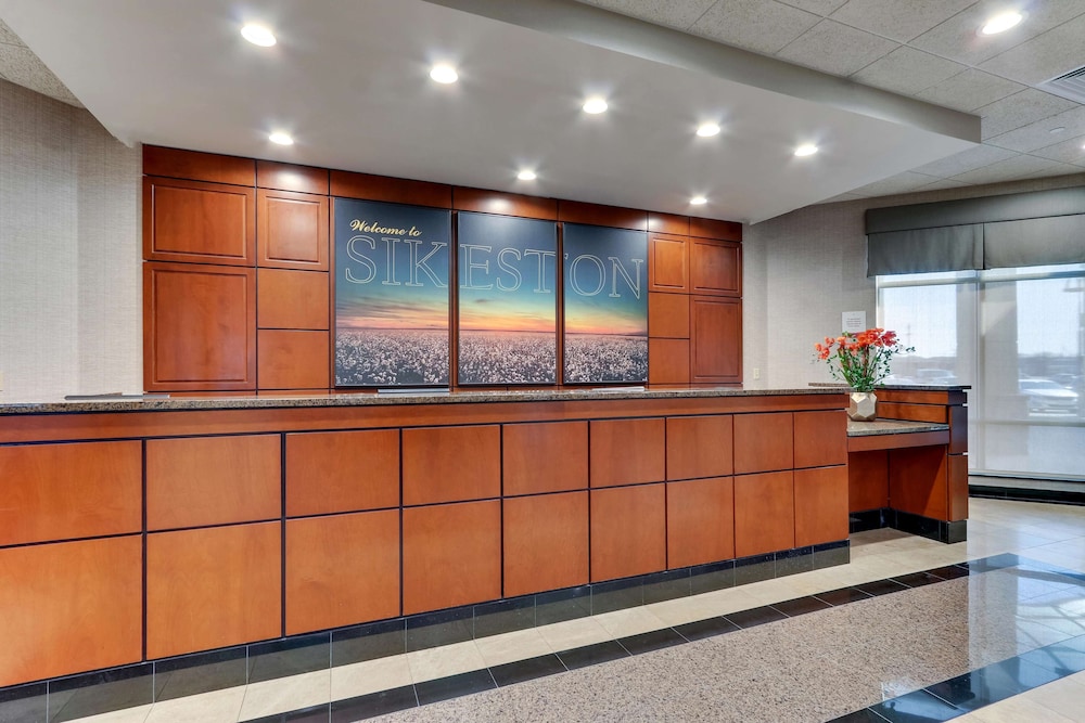 Drury Inn and Suites Sikeston 2/50