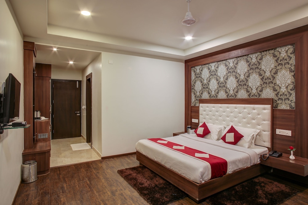 Hotel The Royal Krishna 11/47