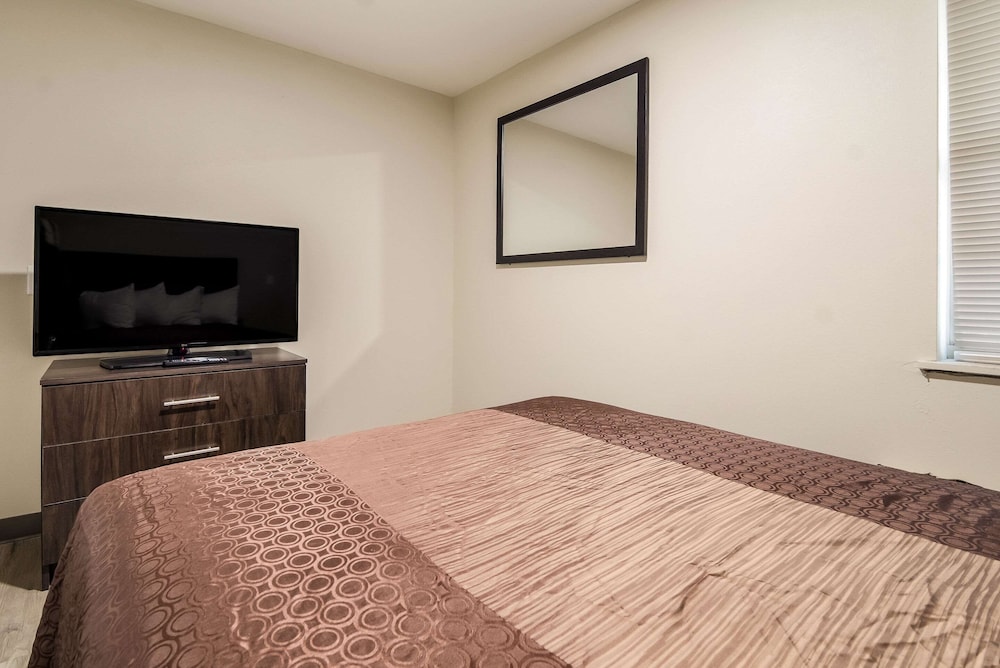 Quality Inn & Suites Dallas-Cityplace 6/23