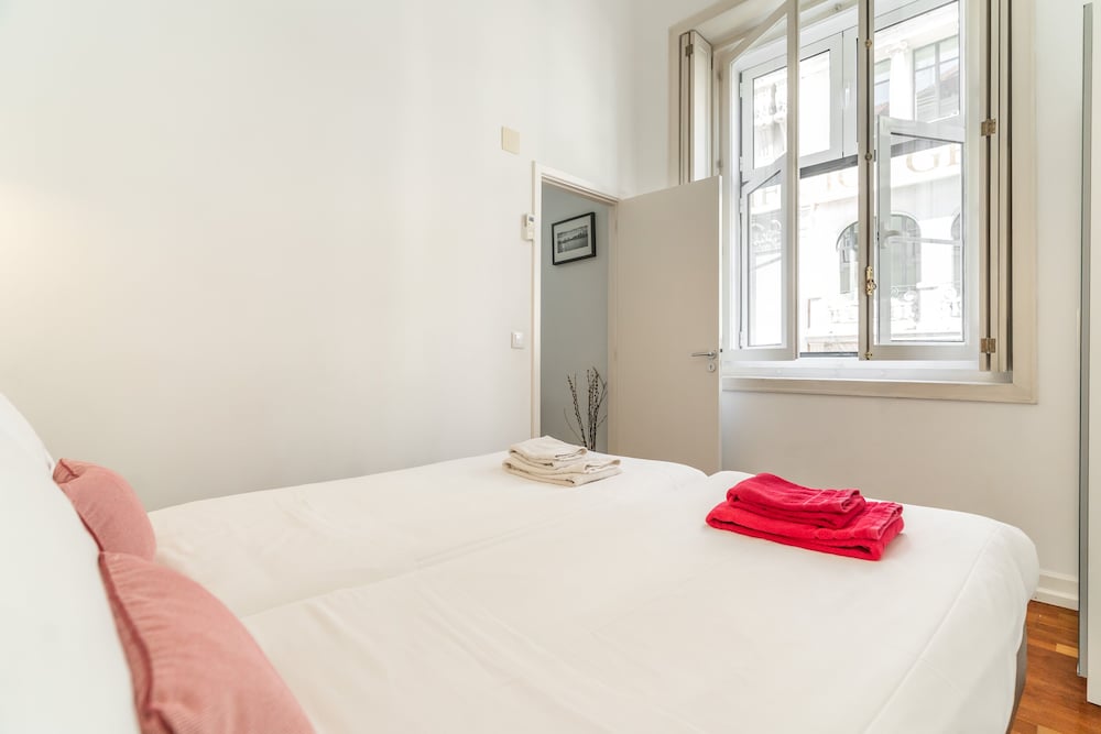 1 BEDROOM, APARTMENT, CITY VIEW