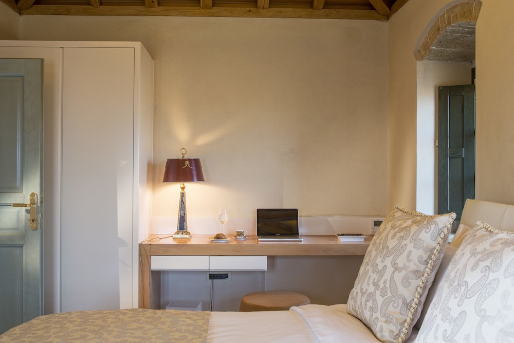 Moni Emvasis Luxury Suites 13/70