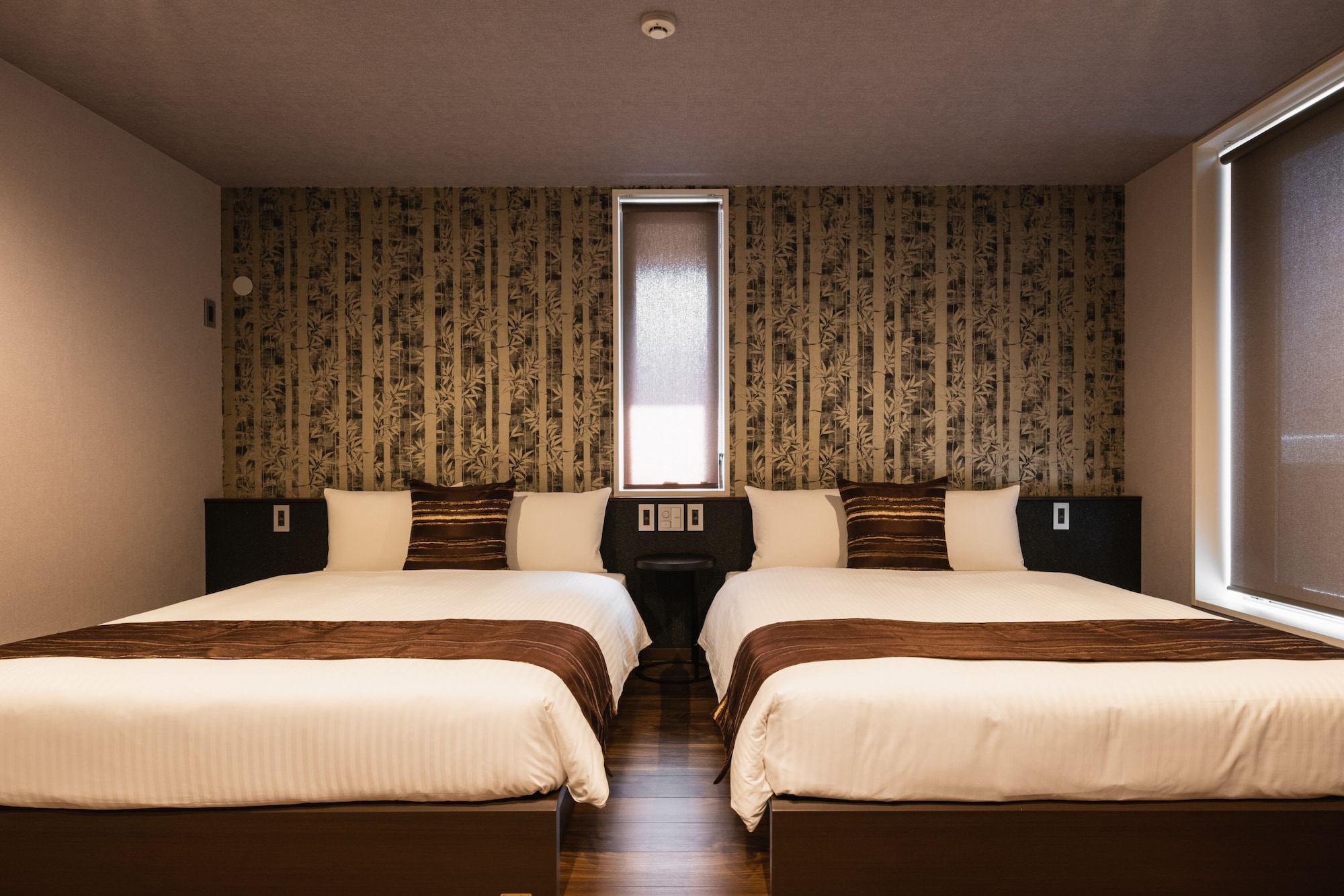 DELUXE, 4 DOUBLE BEDS