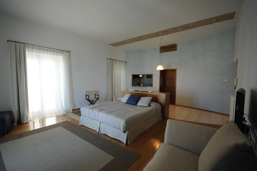 Suite Home Trani 10/50