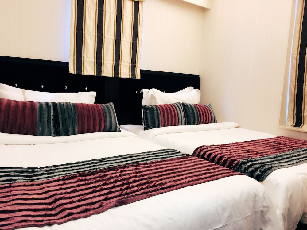 Seasons Hotel - Tsim Sha Tsui 12/57