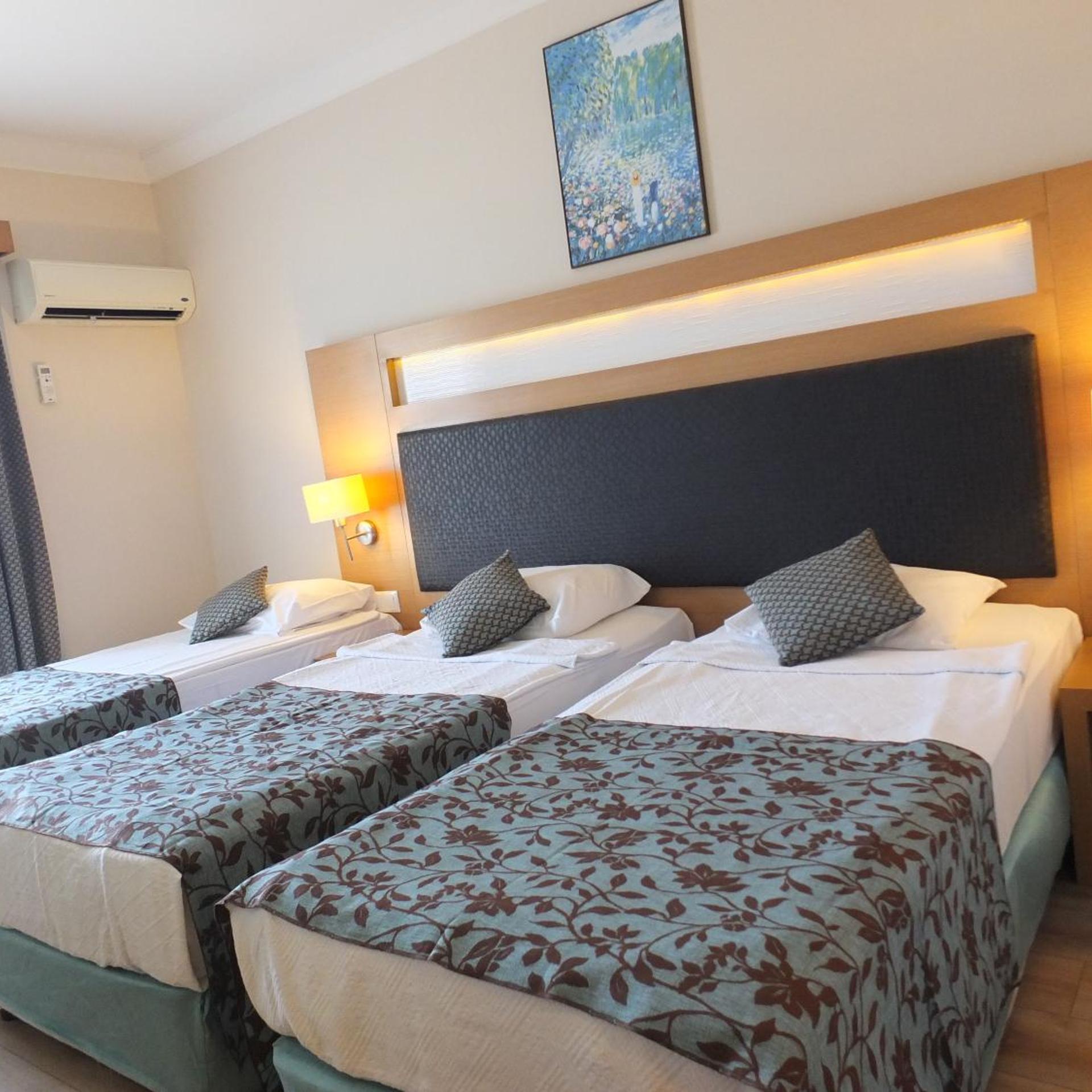 Room, Triple, Marbel Hotel 3/10