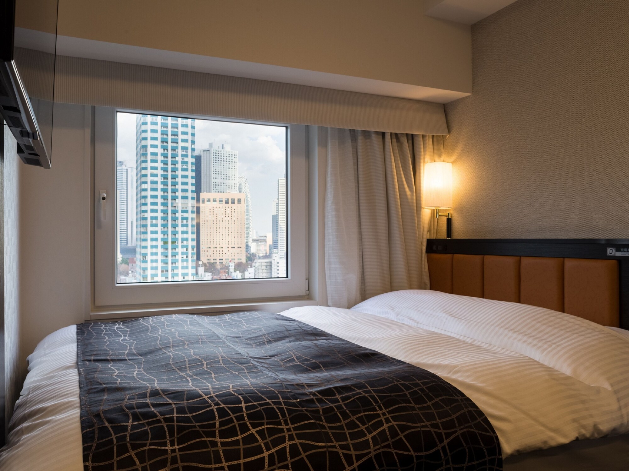 1 BEDROOM, DOUBLE BED, CITY VIEW, HIGH FLOOR