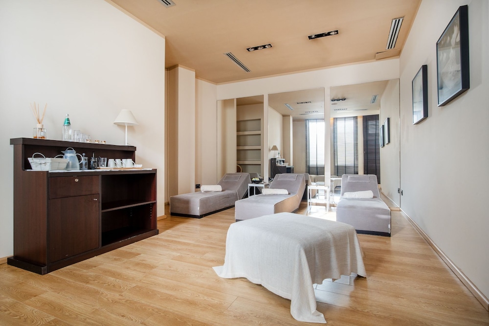 Felix La Coluccia Hotel 38/67