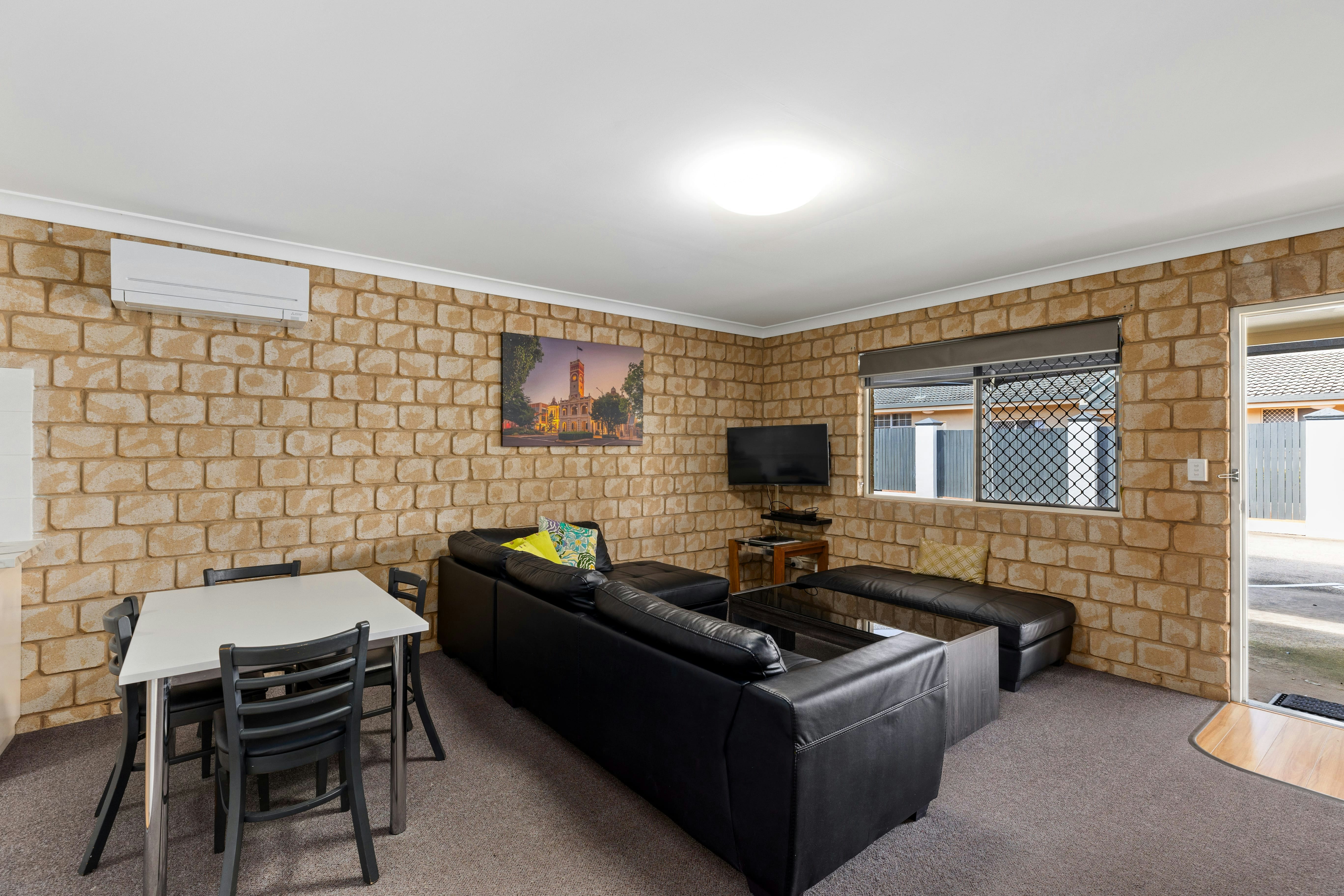 Great Divide Motor Inn 35/49