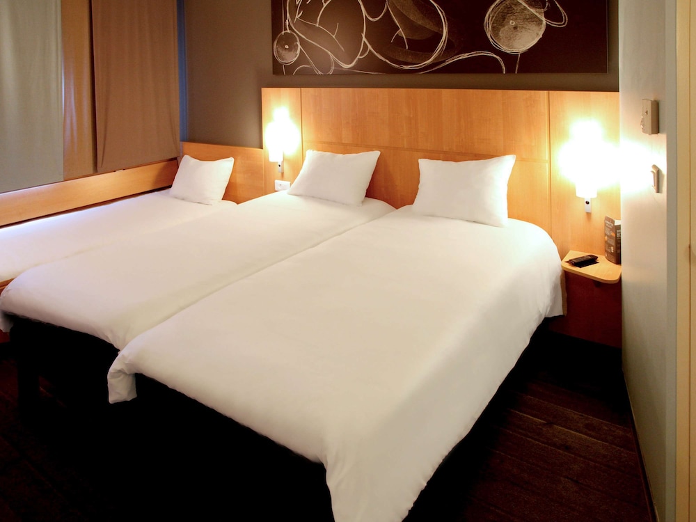 Ibis Les Herbiers 25/67
