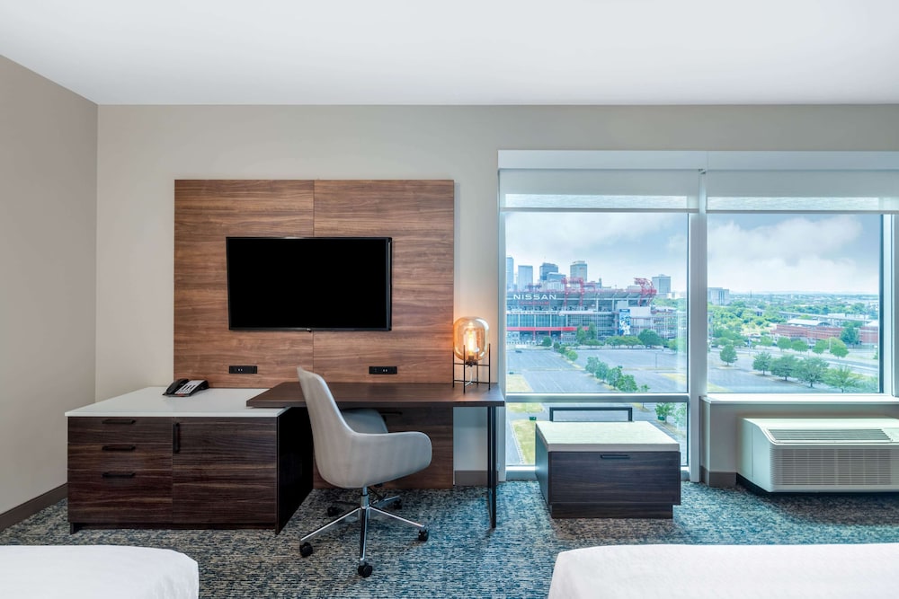 La Quinta Inn Suites By Wyndham Nashville Downtown Stadium 48/52