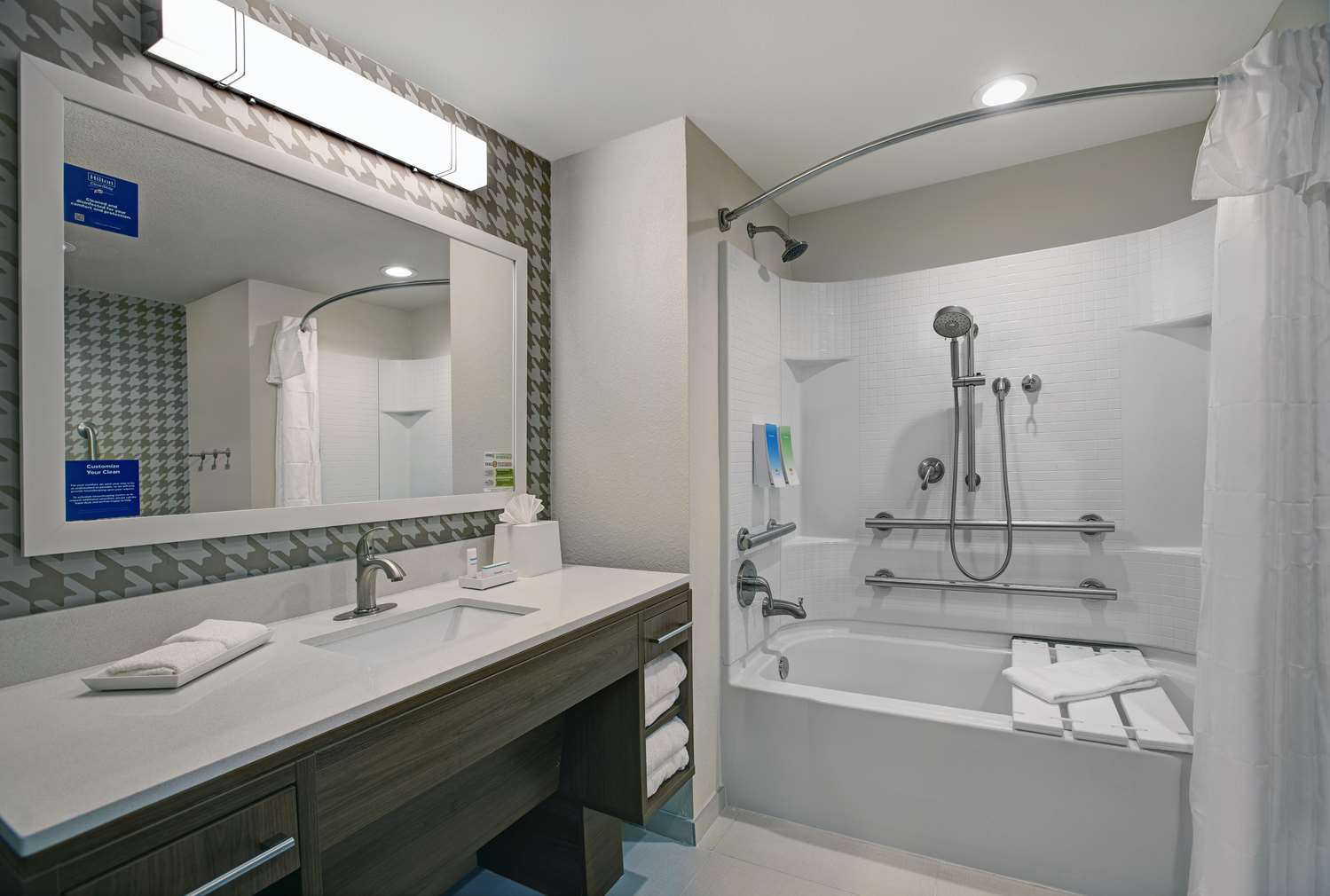 Studio, Suite, King Bed, Accessible