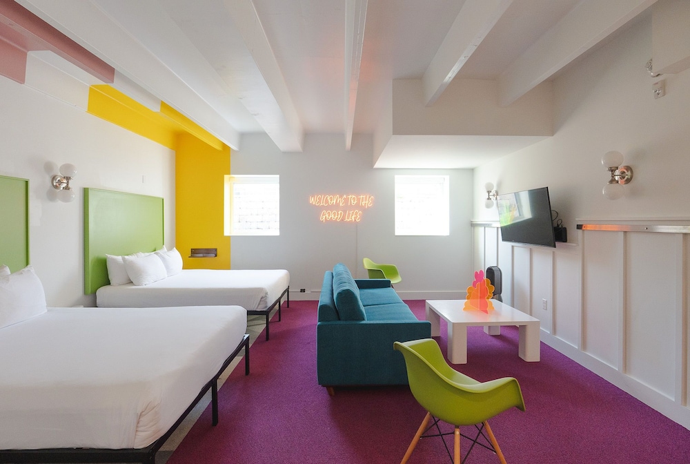 SUITE, 2 QUEEN BEDS