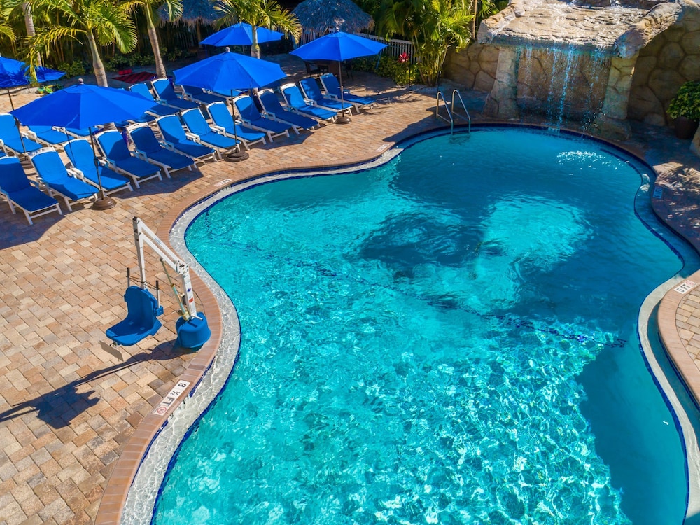 Coconut Cove Suites 13/38