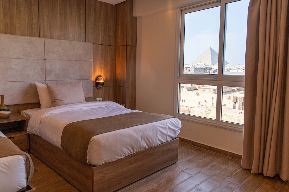 SUITE, PYRAMIDS VIEW, BALCONY