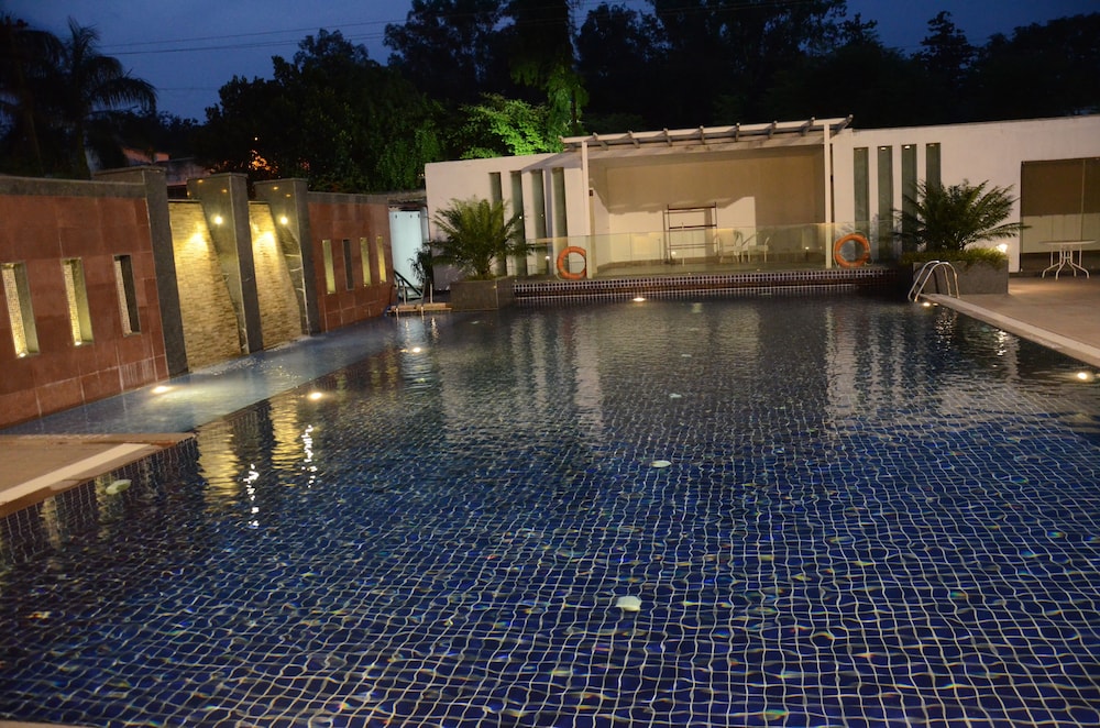 Chanakya Bnr Hotel 10/27