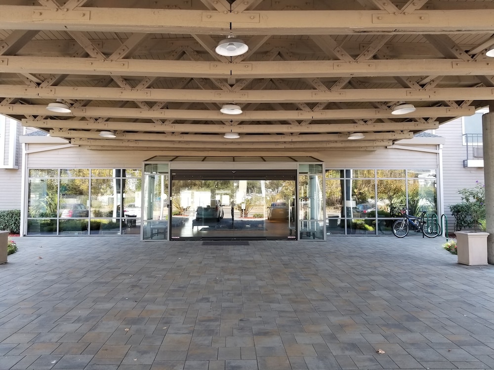 Executive Inn And Suites 6/51