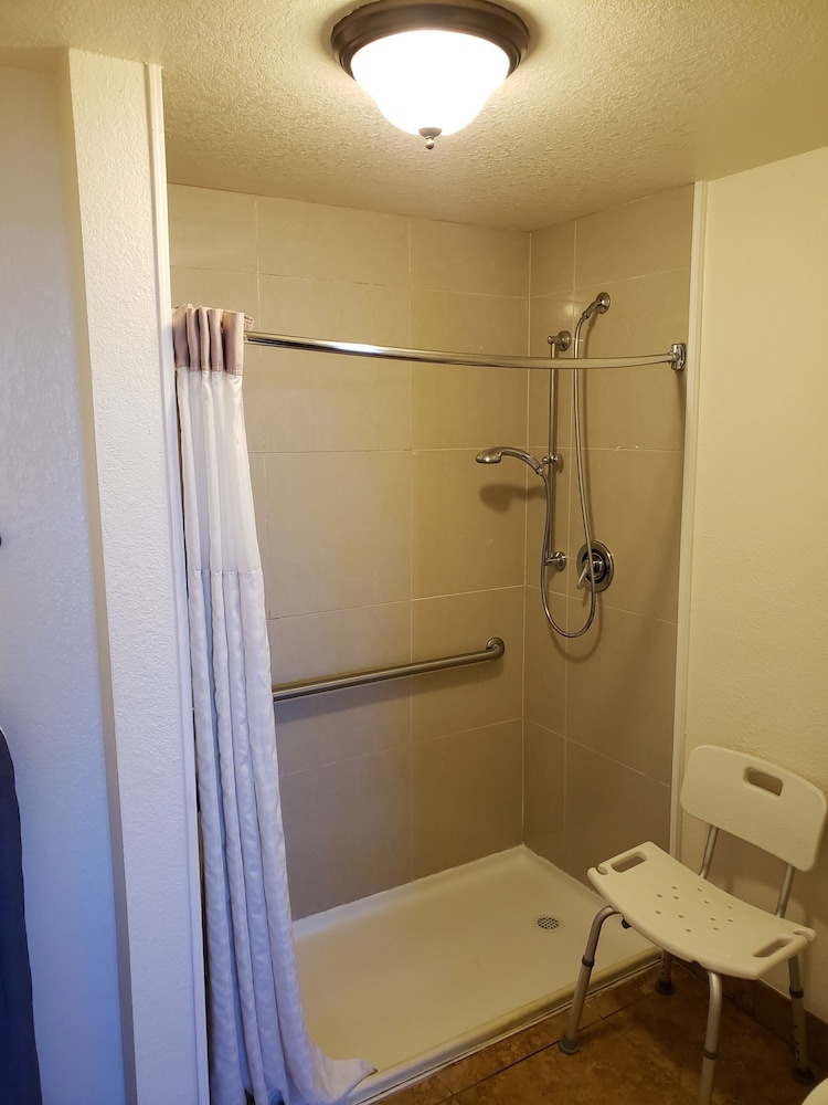 Aqua Terrace 24/26