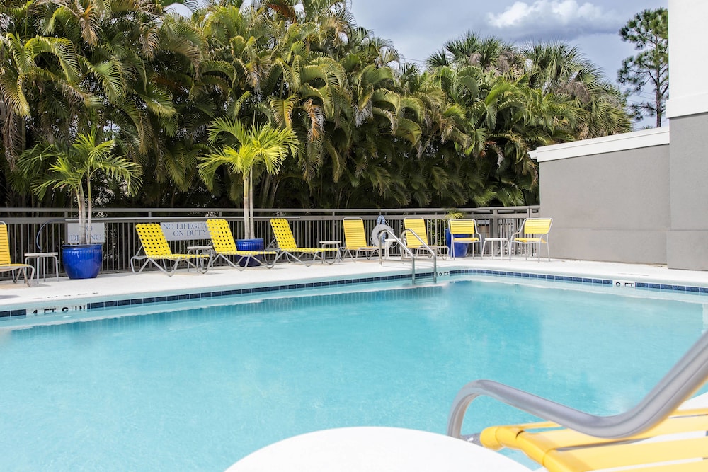 Fairfield Inn Suites By Marriott Ft Myers Cape Coral 45/50