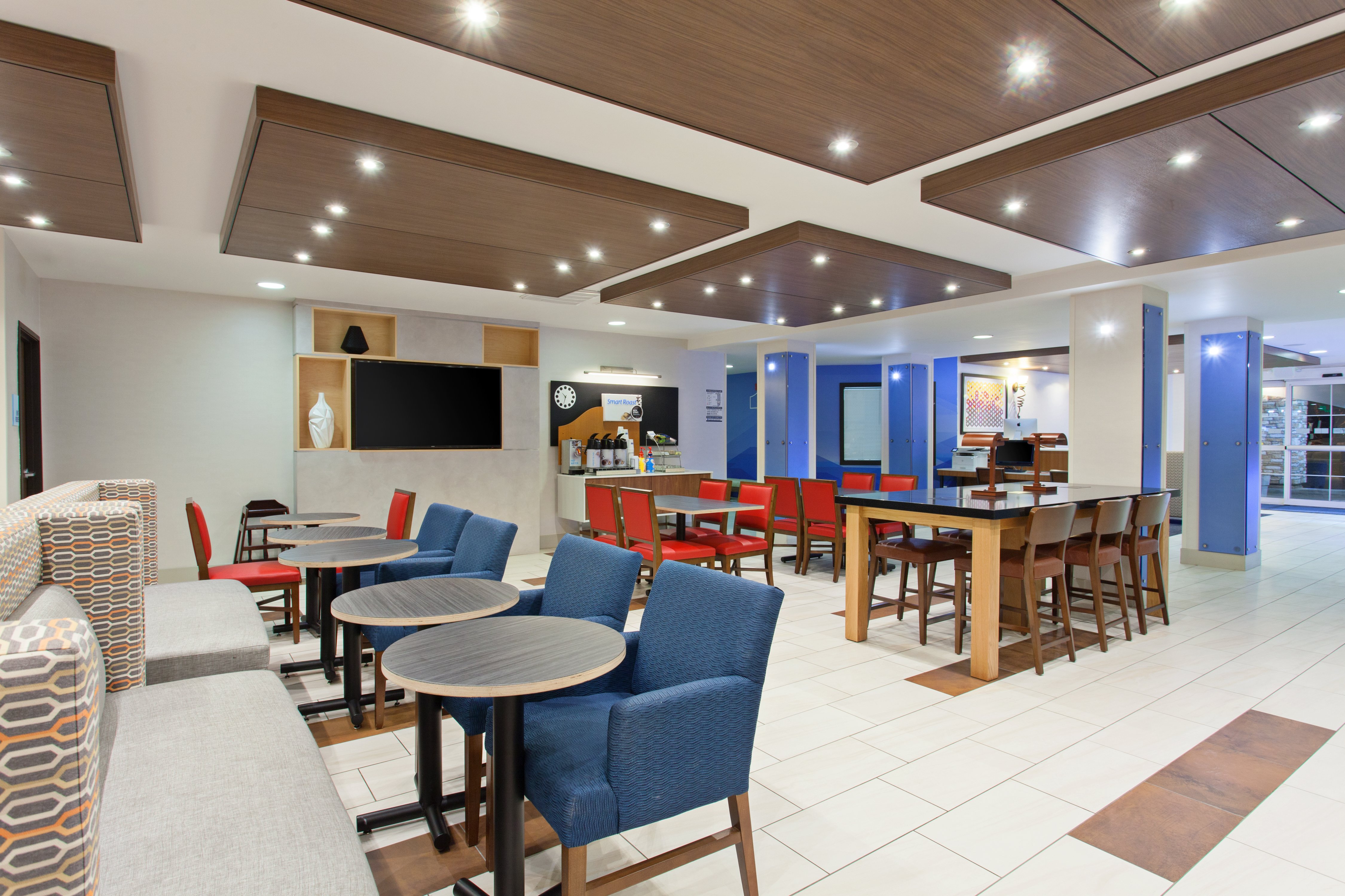 Holiday Inn Express Hotel Suites Oakland Airport 38/55