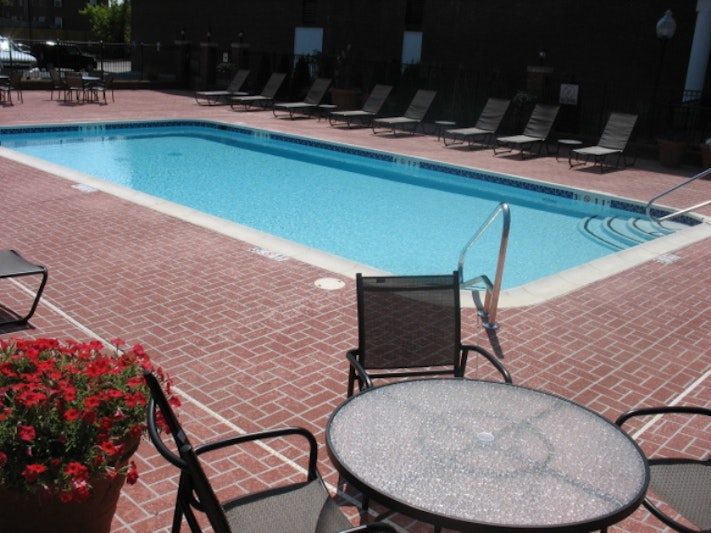 Doubletree Suites By Hilton Lexington 42/78