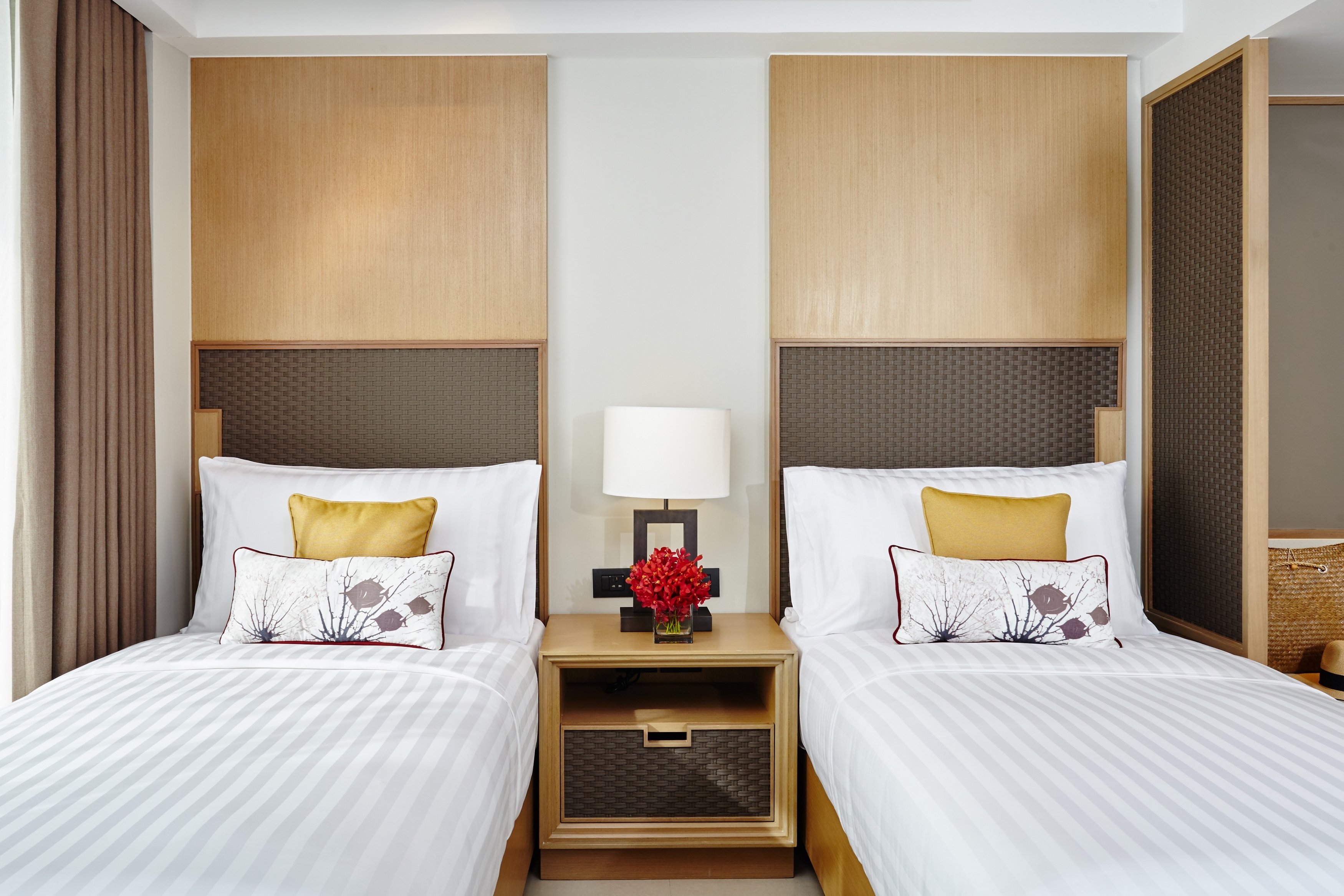 2 BEDROOMS, OCEAN, SUITE, CORAL LOUNGE ACCESS