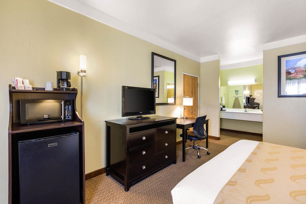 Quality Inn and Suites Gallup I-40 Exit 20 23/32