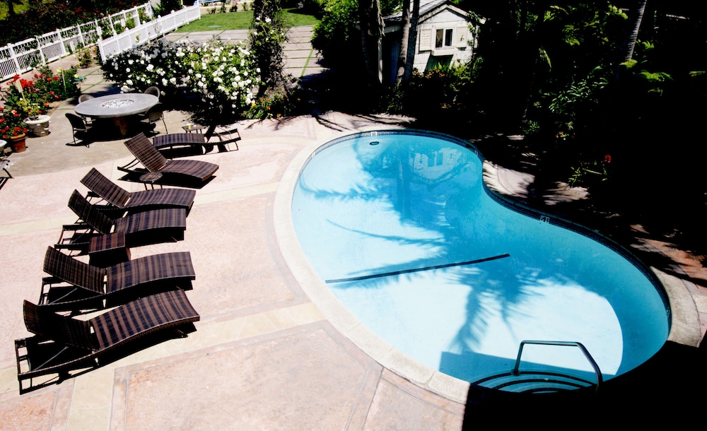 Malibu Country Inn 43/50
