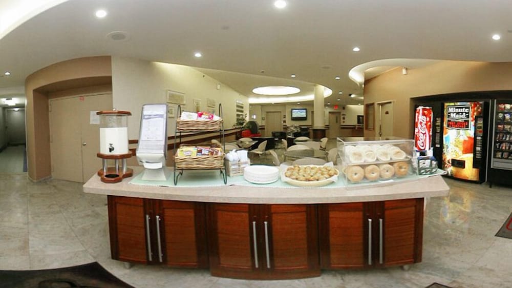 Econo Lodge West Haven 33/38